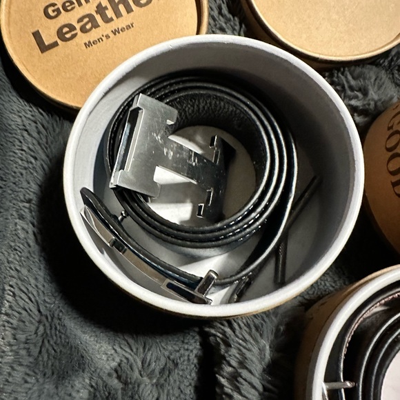 SOLD - 3 reversible belts - red, blue, pink (black reverse side) - Picture 6 of 9